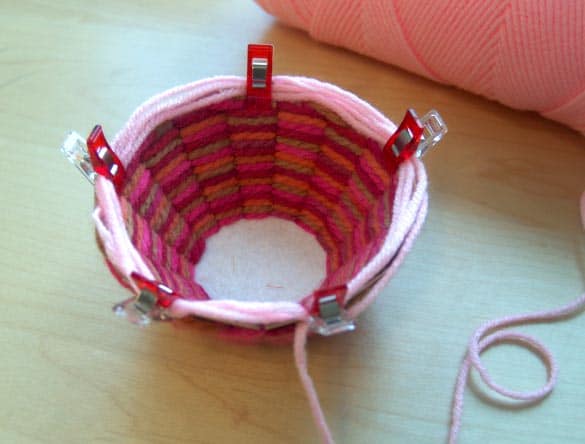 How to Weave a Basket with Cardboard and Yarn 