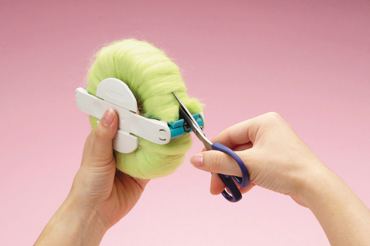 3128 XL Pom Pom Makers RGB (IN USE step 2)