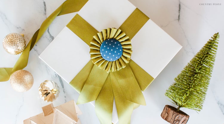 DIY Personalized Rosette Gift Topper - Country Peony Blog