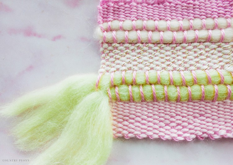 DIY Miniature Woven Wall Hanging with Clover's Mini Weaving Loom - Country Peony