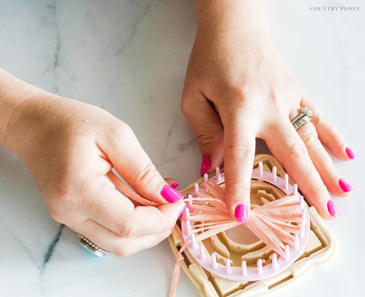 DIY Raffia Flower Tote with Clover's Flower Loom - Country Peony