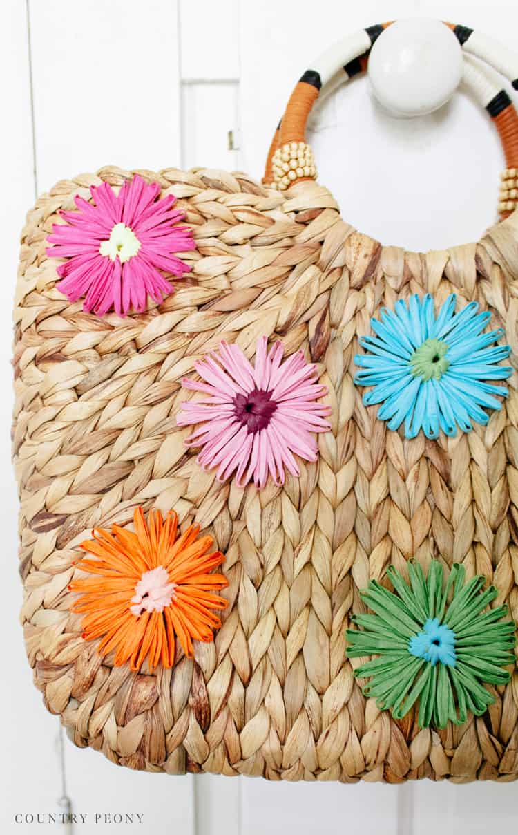 DIY Raffia Flower Tote with Clover's Flower Loom - Country Peony