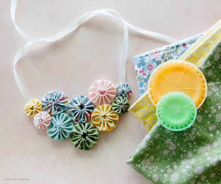 DIY Fabric Yo-Yo Necklace with Clover - Country Peony Blog