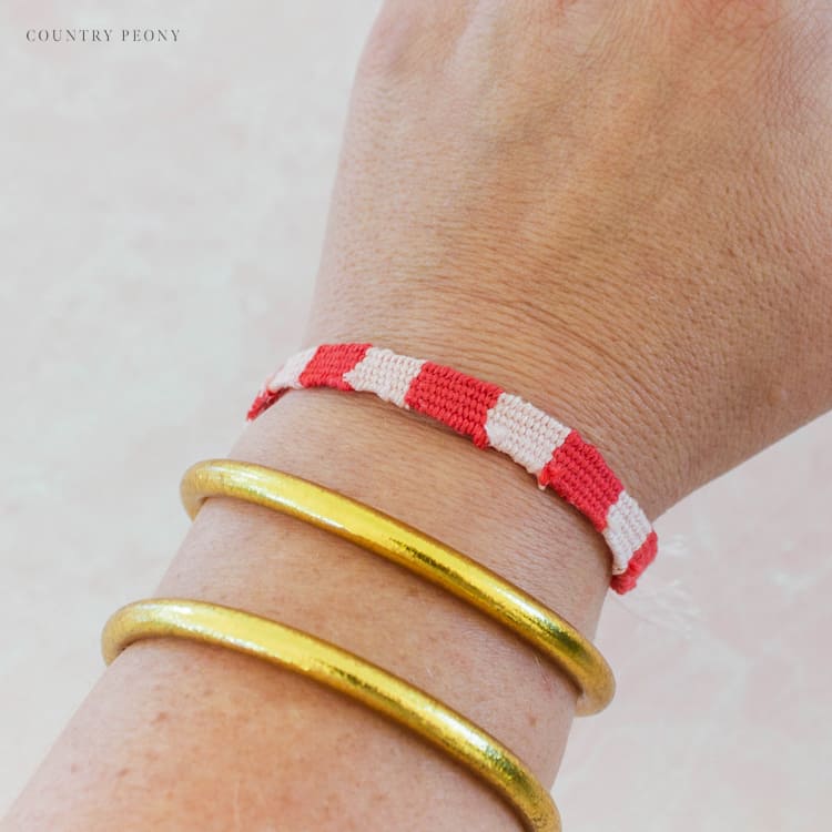 How to Make a Woven Friendship Bracelet with Clover's Bracelet Maker - Country Peony