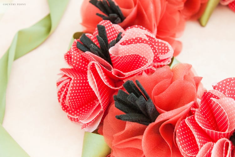 How to Make a Fabric Poppy Flower Wreath with Clover's Flower Frill Template - Country Peony
